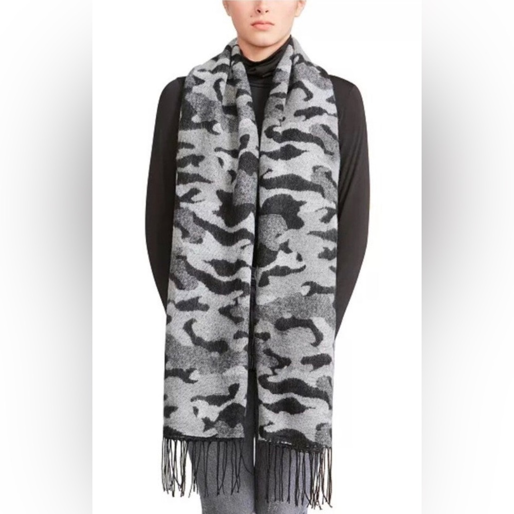 Steve Madden Scarf - Picture 4 of 4